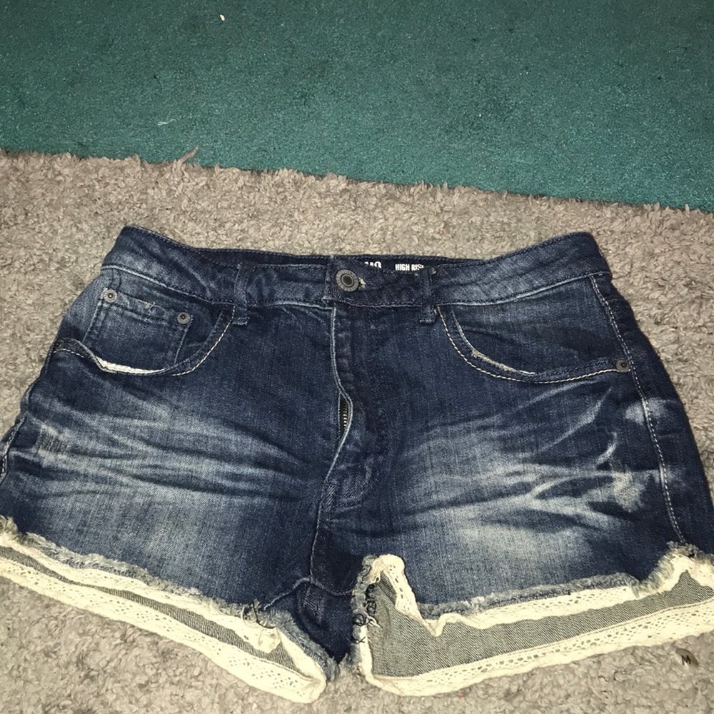 HIGH WAISTED SHORTS W/ LACE TRIM